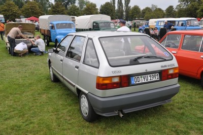 yugo2.JPG (186.51 KiB) 5879 mal betrachtet yugo2.JPG