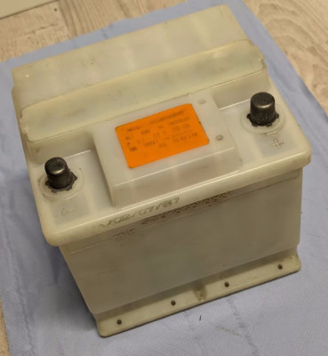 Batterie_12V_38Ah_07-1987_02.jpg